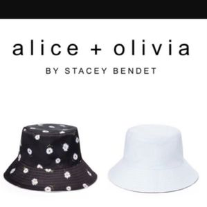 Alice and Olivia reversible bucket hat NWT